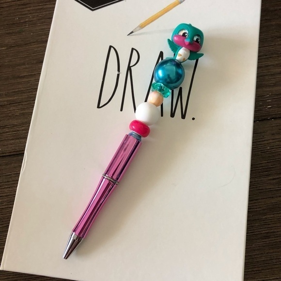 Disney Doorables: Pocahontas: Flit handmade beaded pen - Picture 2 of 3